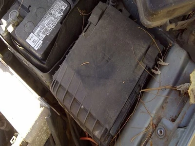 Fuse Box Engine Compartment Fits 06-07 PASSAT 3762951 - Image 1 of 4