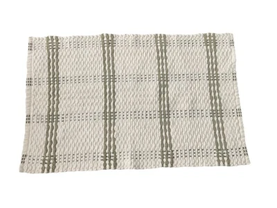 Alfombra de baño abierta a cuadros de 20"x32" verde/crema - algodón tejido magnolia Hearth & Hand™ Foto 1 de 4