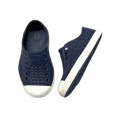 Sapatos impermeáveis Native Jefferson tamanho C6 crianças pequenas azul marinho verão - Imagem 1 de 4