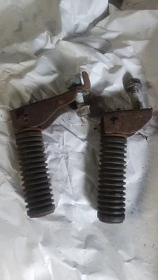 1977 Honda CB750 A pinos traseiros esquerda direita - Imagem 1 de 3