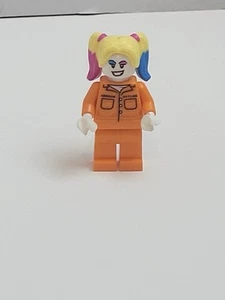 LEGO Super Heroes Minifigure: Harley Quinn - Prison Jumpsuit (sh599) from 76138 - Picture 1 of 2