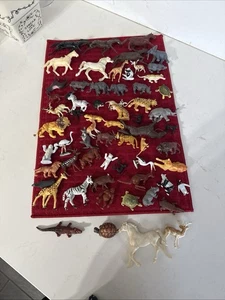 GRAN Lote de Figuras de Juego de Plástico Vintage ~ Animales ~ Caballos ~ Y Más - Imagen 1 de 11