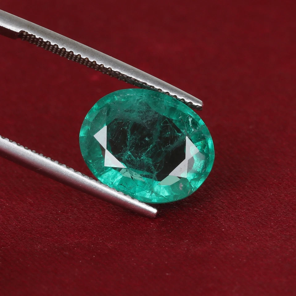 Lab-grown Loose Zambian Green Emerald Stone 7.515 Ct. Oval Cut Loose Gemstone - Image 1 of 4