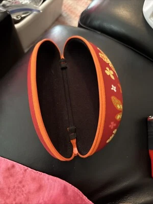 Estuche para gafas de sol Brighton caja de metal estañado 6,5” multicolor mariposa gafas cremallera Foto 1 de 4