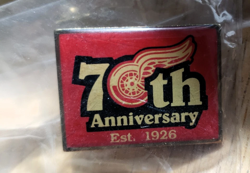 70TH ANNIVERSARY DETROIT RED WINGS PIN EST 1926 - Image 1 of 1