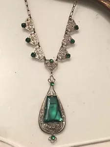 VINTAGE 1920’s ART DECO FILAGREE SILVER RHODIUM GREEN GLASS RHINESTONE NECKLACE - Imagen 1 de 5