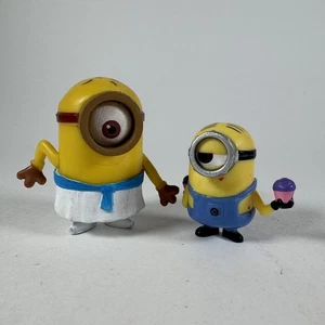 Lote de 2 figuras de Minion de Despicable Me juguetes egipcios de 2" y cupcakes de 1,75" amarillos - Imagen 1 de 10