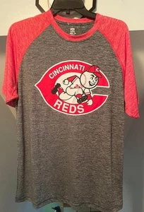 CAMISETA CINCINNATI REDS ROJA/GRIS RETRO TIMBRE MR ROJO LOGO TALLA MED POR PUNTADAS NUEVA CON ETIQUETAS - Imagen 1 de 2