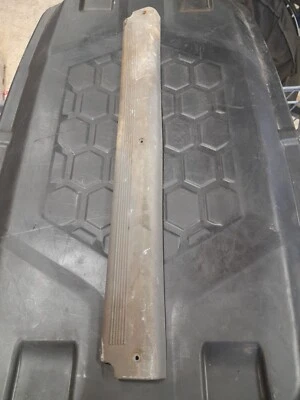 Ford Sierra P100 Pasajero Interior Puerta Sello Placa de Patada Borde 87bba03209aaaw W #2 Foto 1 de 3