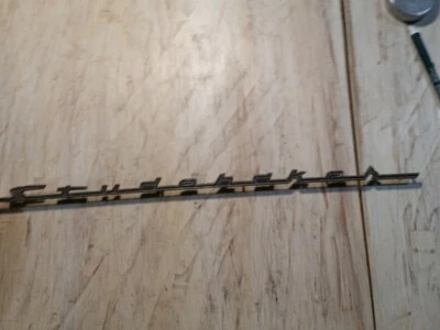 Studebaker Auto Champion Emblem Roth 297800 KS 1953 cromo 16-7/8" Foto 1 de 4