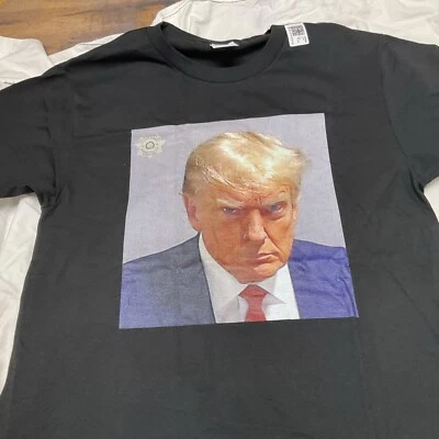 Camiseta Trump Mugshot EE. UU. Donald Trump Camiseta Oficial Mug Shot Unisex Foto 1 de 4