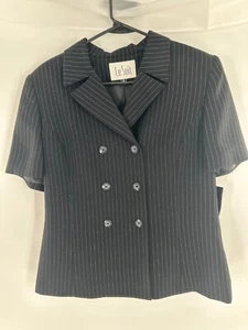 Le Suit Women's Short Sleeve Jacket Size 8 Black Pin Striped  3 Button Closure - Picture 1 of 3