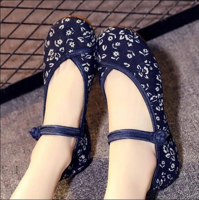 Zapatos planos de tela bordados estilo chino cómodos zapatos de baile florales para mujeres Foto 1 de 4