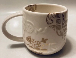 Taza de café Starbucks 2012 estampado tribal hawaiano oro bronce hueso hawaiano China - Imagen 1 de 4