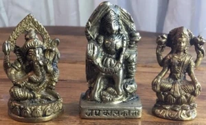 Lotto di 3 mini statue in ottone Ganesh Lakshmi Kali alte da 2 a 2-1/2" - Foto 1 di 5