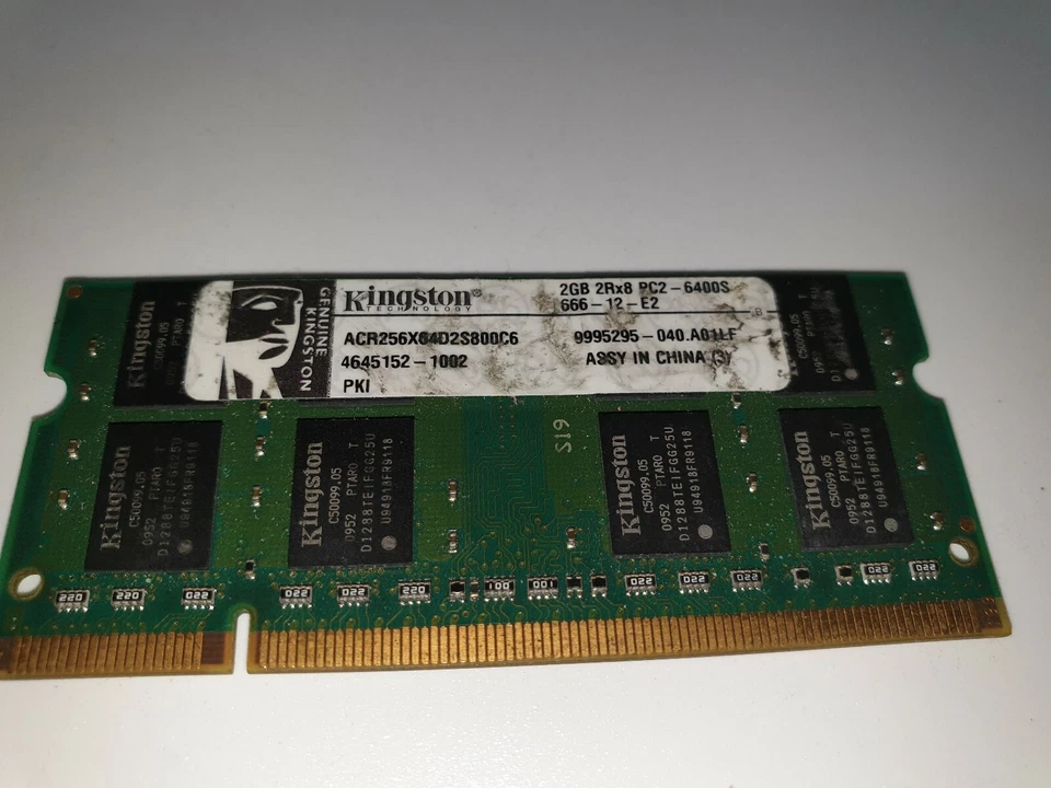  ACR256X64D2S800C6 Kingston DDR2 2GB 2Rx8 PC2 6400S 666-12-EZ  SO-DIMM  - Image 1 of 1
