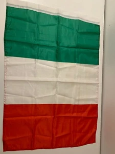 Bamdiera Italia ☆ 100 X 70 ☆ Con Asola Per Asta - Foto 1 di 2
