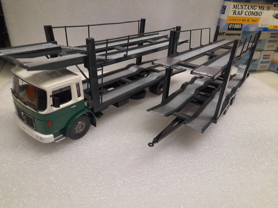 Ixo TTRX027 Man trasporto auto con rimorchio 1970  1/43 - Immagine 1 di 2