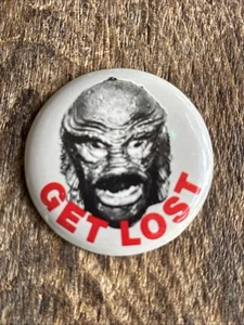 74 Topps Batty Buttons Creature From Black Lagoon 'Get Lost' Universal Rust Free - Picture 1 of 5