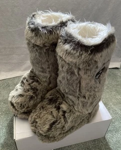 O’Neill Womans 38/39 UK 5 Size “Gail” Fur Moon Boots with Logos NEW - Picture 1 of 10