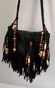 Handgefertigte Umhängetasche schwarz Leder stark Fransen, stark perlenbesetzt - Bild 1 von 14