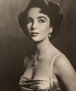 ELIZABETH TAYLOR 1948 PHILIPPE HALSMAN Photo Gravure1999 95x12.5 matted 16x20 - Picture 1 of 2