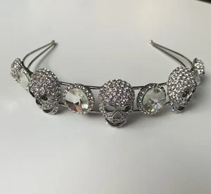 Butler and Wilson klarer kristallklarer Schädel Tiara Neu - Bild 1 von 1