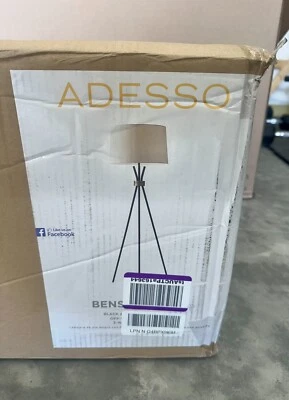 Lámpara de pie Adesso 3835-01 Benson negra con acento de bronce antiguo Foto 1 de 4