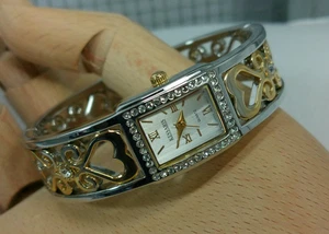 Orologio Kessaris Cuori Ritagliati Pergamena Cristallo Argento Tono Oro Bracciale Cerniera - Foto 1 di 18