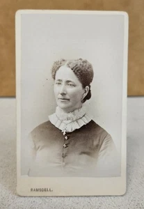Foto antigua CDV RETRATO MUJER MAYOR Fotografía RAMSDELL NEW HAVEN CONN. - Imagen 1 de 2