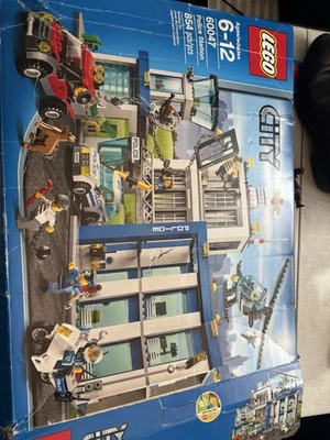 Estación de Policía LEGO CITY 60047 retirada con instrucciones Foto 1 de 4