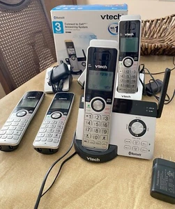 V Tech 5 portable phones including base with answering machine - Zdjęcie 1 z 2