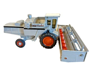 Vintage Ertl 1:32nd Scale Allis Chalmers Gleaner L2 Combine Used - Picture 1 of 7