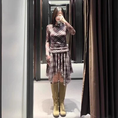 Vestido largo irregular sin espalda de malla de seda plisado a cuadros ZARA 2025 para mujer dama Foto 1 de 4