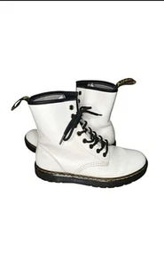 Women's White Dr. Martens Size 7 - Picture 1 of 8
