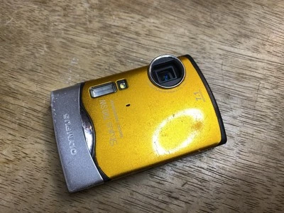 Olympus  Digital Camera Stylus 790 SW 7.1 MP Orange Tested Works NO CHARGER - Image 1 of 4