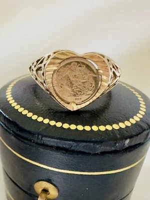 9ct Gold Heart Coin Ring SIZE L 1/2 - Image 1 of 3