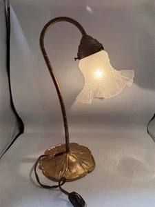 VINTAGE BRASS LILY PAD TULIP GOOSENECK DESK LAMP FROSTED SHADE WORKS GREAT - Picture 1 of 13