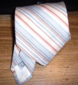 TIRAS DE CORBATA PARA HOMBRE BEAU BRUMMELL ROSA.AZUL, BRONCEADO, 90% POLI. 10% SEDA 54 X 3" - Imagen 1 de 1