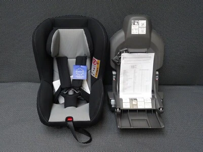 Genuine Audi Child Seat with I-Size Base 4L0019903D 4L0019907A  - Image 1 of 4
