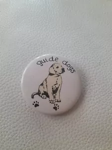 Guide Dogs Vintage Badge - Foto 1 di 3