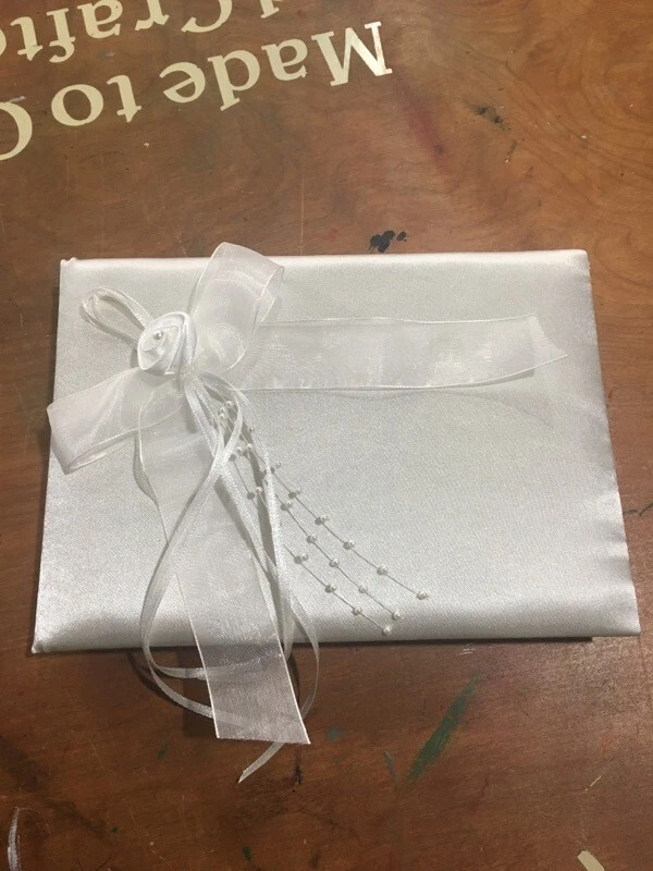 LIBRO DE VISITAS DE BODA MARFIL SATINADO 56 PÁGINAS 8,5 IN X 6 EN NUEVO EN CAJA Foto 1 de 4