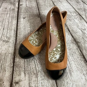 Zapatos planos de ballet Softwalk para mujer talla 11 anchos charol napa tostado/negro - Imagen 1 de 9