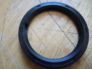 Softail 86/88 FLT FXR 5 speed TRANS 84/88 Starter Shaft DOUBLE LIP Oil Seal - Picture 1 of 3