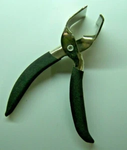 Beau Mac SMI Deluxe Skinning Pliers 1.5 Inch Claws Fish Fishing Accessory New - Picture 1 of 5