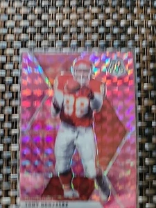 2020 Panini Mosaic Pink Camo Prizm Tony Gonzalez #2 Parallel K.C. Chiefs HOF TE - Picture 1 of 4