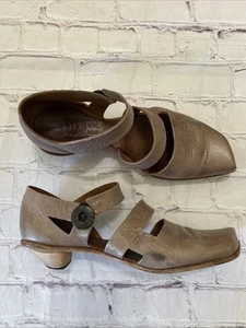 CYDWOQ Vintage Brown Leather Hand Sculpted Square Point Toe Heel 36 / 6 US USA - Picture 1 of 10