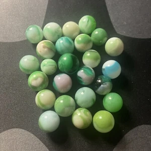 25 gebrauchte Vintage Murmeln Greenies Klappenwirbel ausgefallene Schlacken Akro oder Christenson - Bild 1 von 5