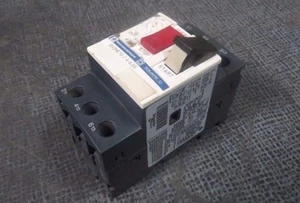 TELEMECANIQUE CONTACTOR MANUAL MOTOR START 4-6.3 AMP 600V MODEL: GV2-ME10 - Picture 1 of 6