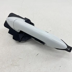 KIA VENGA DOOR HANDLE 5DR CASSA WHITE WD OSR RH DRIVER REAR RIGHT SIDE 09-15 - Picture 1 of 12